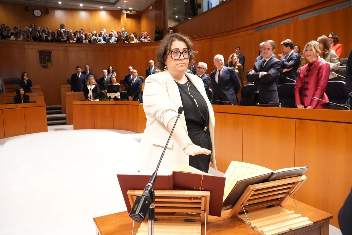 Arancha Simón, en la toma de posesión como diputada de las Cortes de Aragón.
