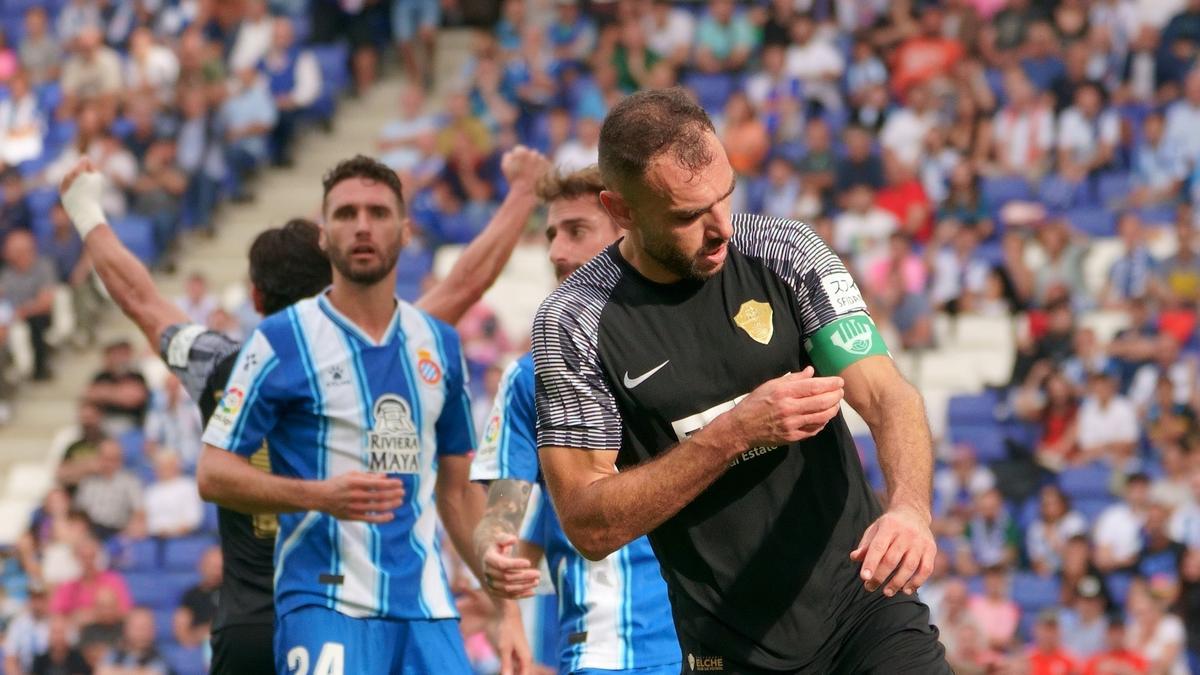 Gonzalo Verdú celebra el gol del  empate frente al Espanyol