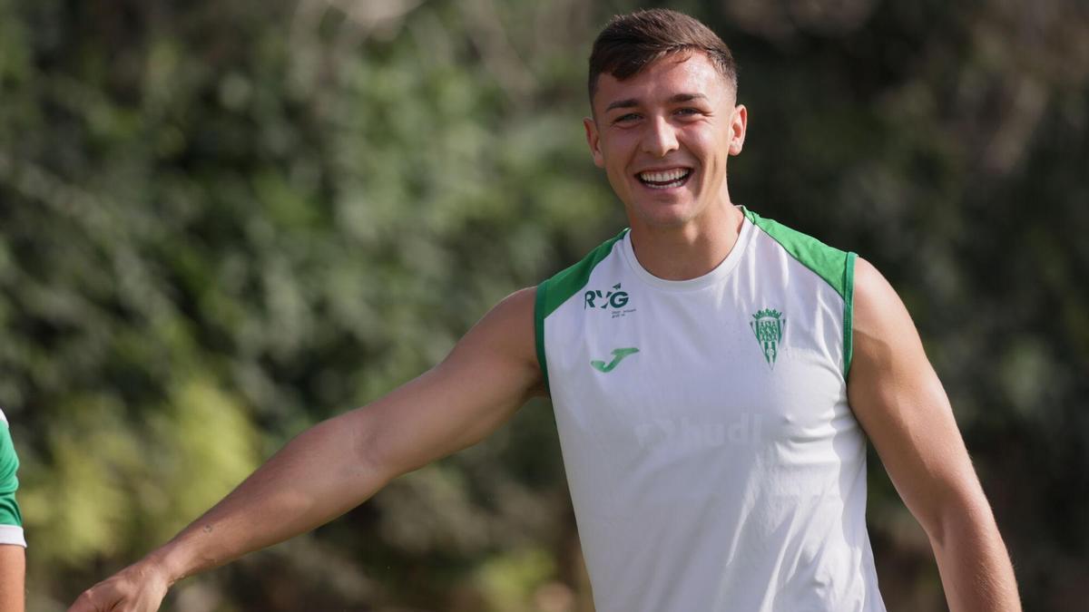 El centrocampista Alberto del Moral, en un entrenamiento del Córdoba CF, esta temporada.