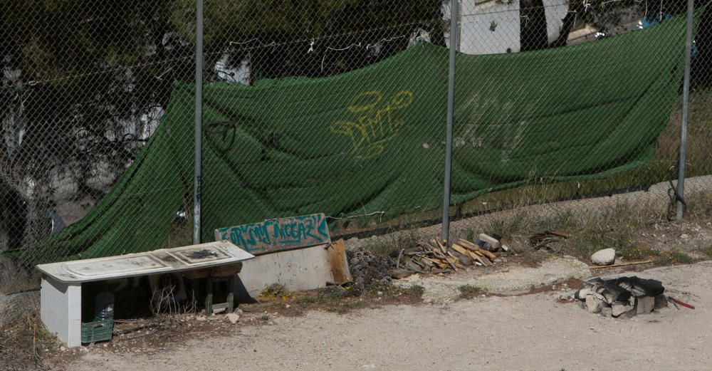 Instalaciones deportivas abandonadas en el Tossal