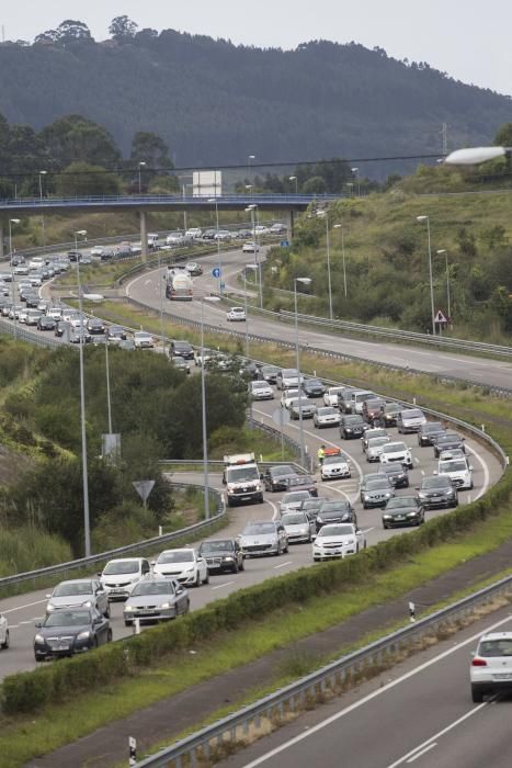 Retenciones en las carreteras asturianas tras el día de sol y playa