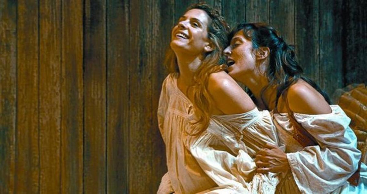 Marta Marco i Clara Segura, durant una escena de ’L’espera’, ambientada a la Venècia del segle XVIII. Marta Marco i Clara Segura, durant una escena de ’L’espera’, ambientada a la Venècia del segle XVIII.