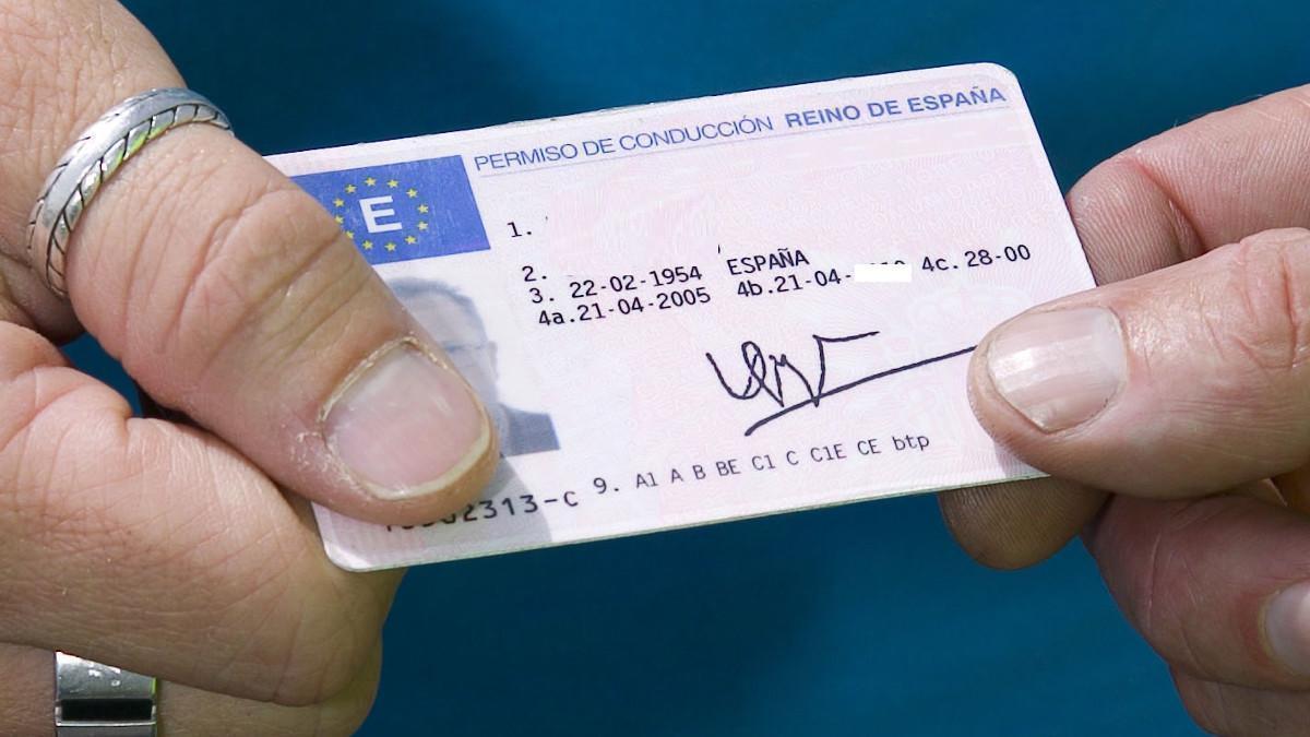 Permiso de conducci車n.