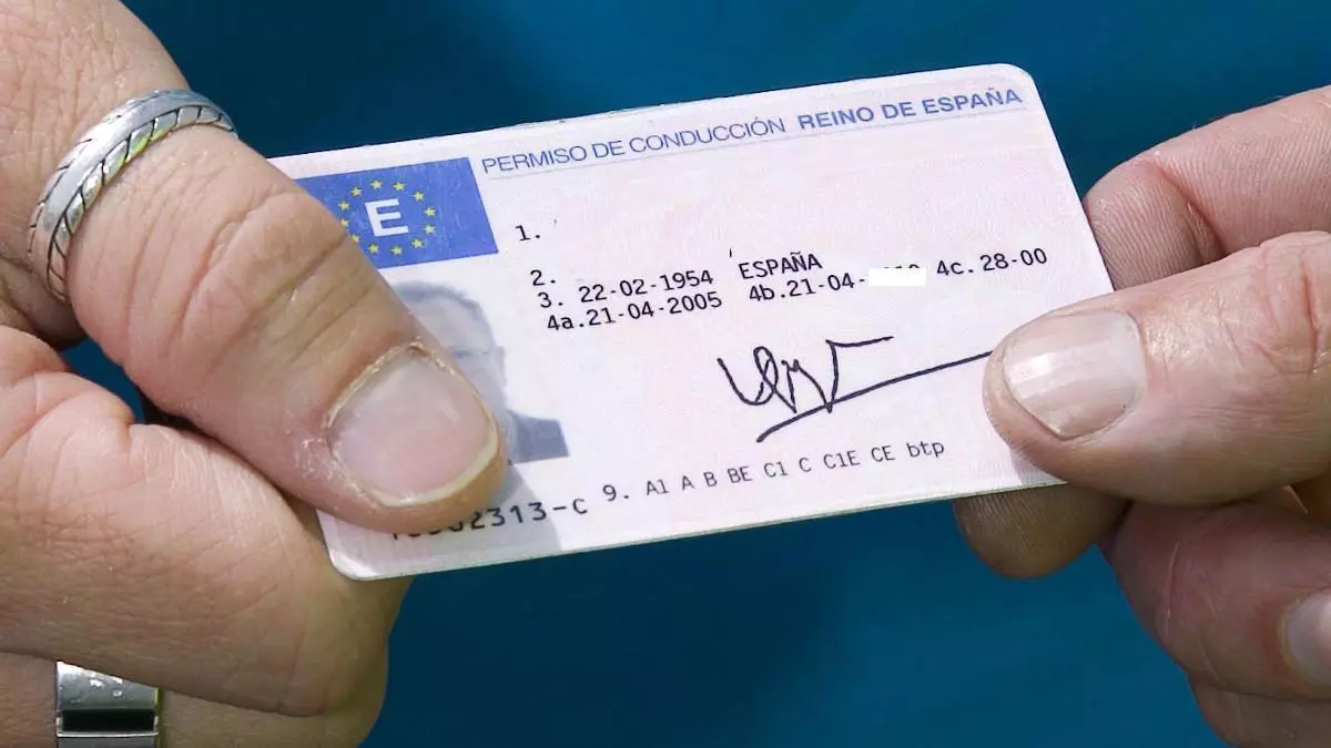 La DGT arranca un servicio de canje digital de carnet de conducir para 33 pa赤ses