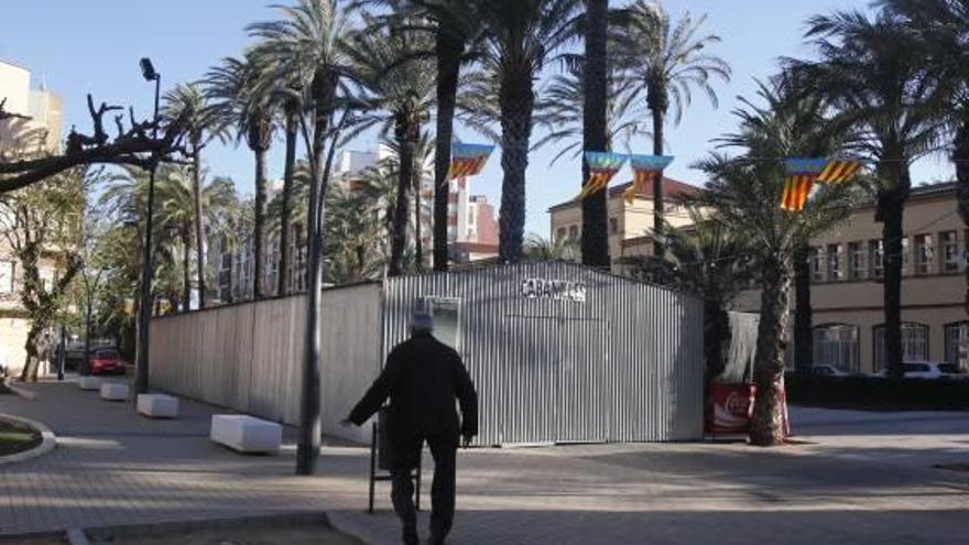 El montaje de carpas falleras empezará a cortar calles     en Alzira esta misma tarde