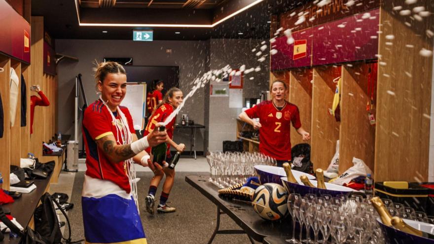 Misa Rodríguez, a lo Pepe Reina, el alma de la fiesta, en las celebraciones del Mundial de España