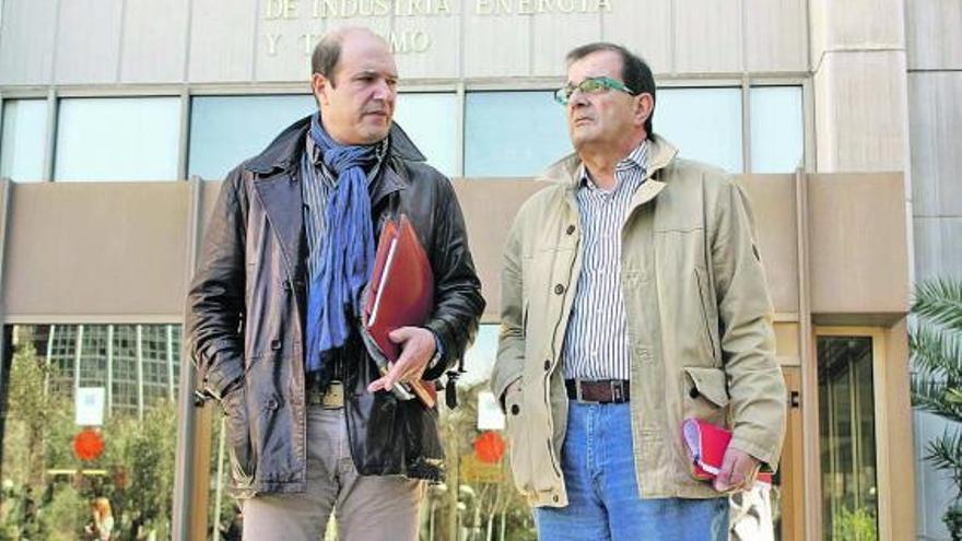 Los secretarios estatales de minería de CC OO y FITAG-UGT, Juan Carlos Álvarez Liébana y Víctor Fernández.