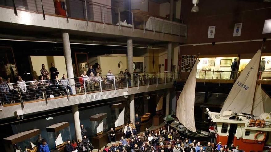 El Museo Marítimo, ayer, repleto de público para escuchar los coros de la familia de &quot;El León de Oro&quot;.