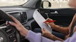 El examen de conducir que nueve de cada diez españoles suspenderían hoy