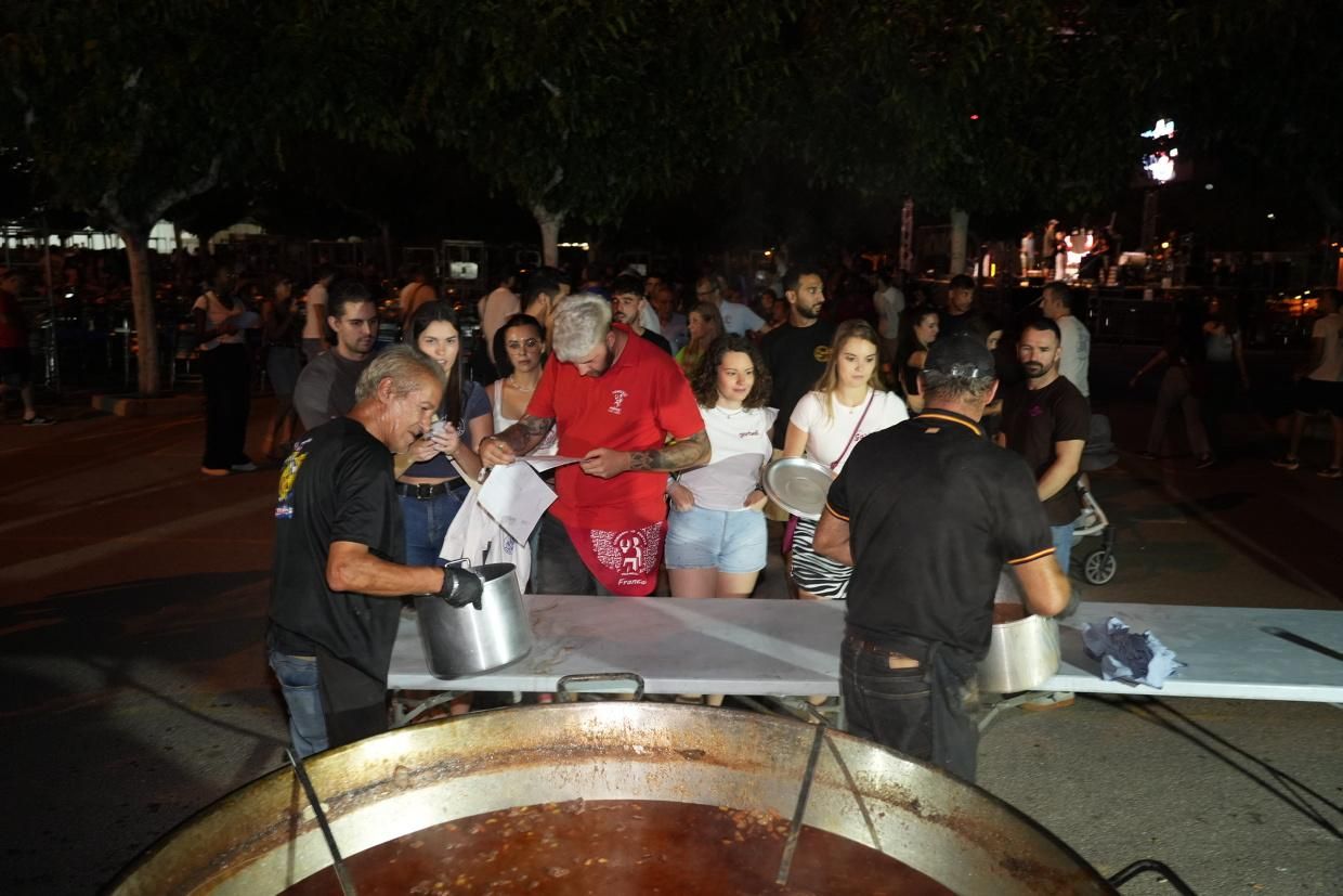 Galería: Les imatges del sopar de tombet de les penyes en les festes de Vila-real