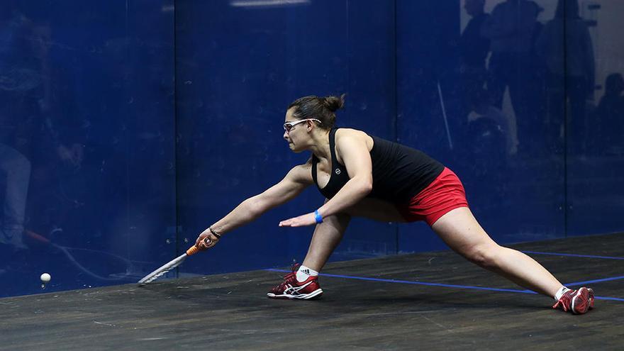 Cristina Gómez devuelve un golpe en la gran final de Hamburgo.