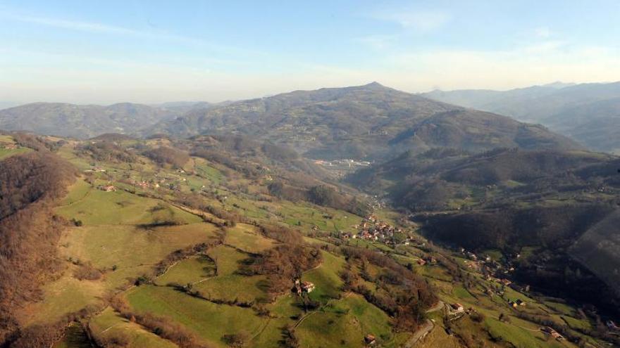 Vista aérea del valle de Cuna y Cenera de Mieres, que podría utilizarse para desarrollar el proyecto.