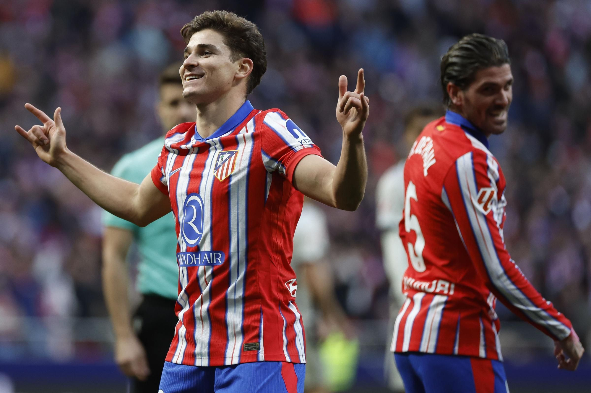Julián encumbra al Atlético en pleno invierno