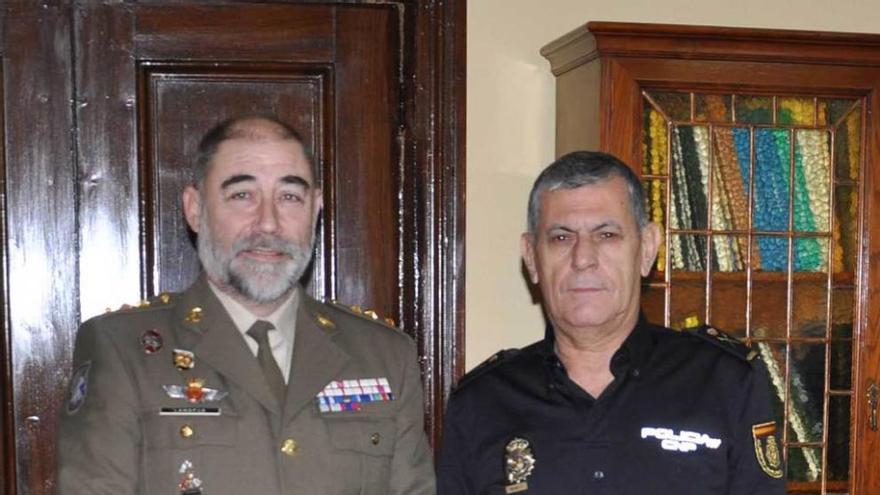 Despedida formal del coronel Lamsfus en la comisaría de General Yagüe