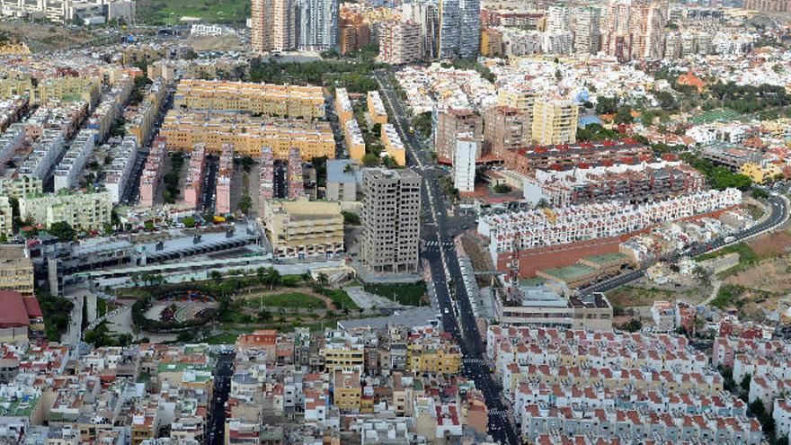 Vista panorámica de la zona alta de la capital grancanaria, con varias promociones de viviendas públicas.