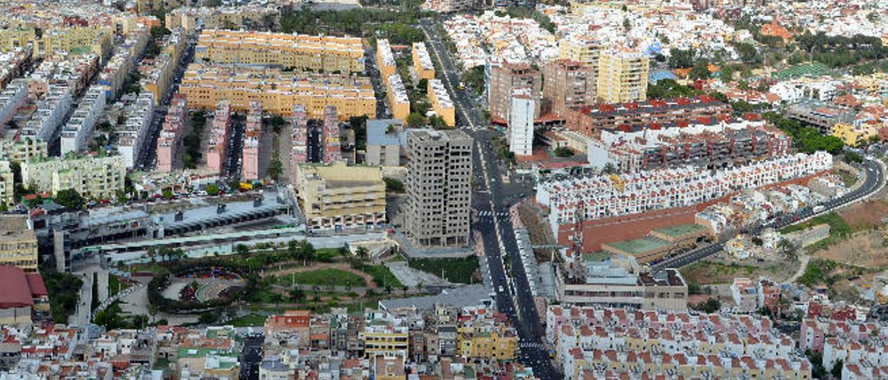 Vista panorámica de la zona alta de la capital grancanaria, con varias promociones de viviendas públicas.