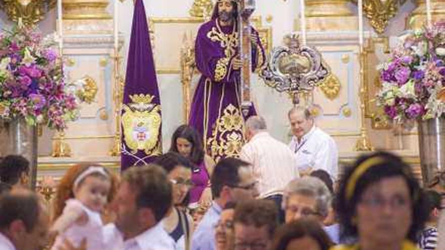 La imagen de Nuestro Padre Jesús estrena traje en su 400 aniversario