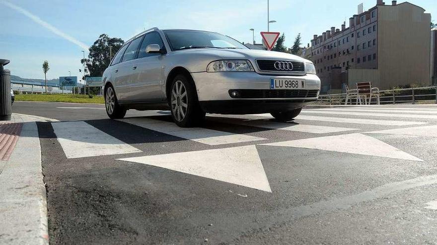 Uno de los &quot;lombos&quot; instalados en las calles de Pontevedra. // Rafa Vázquez