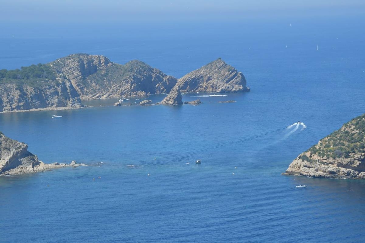 Imagen del "freu" balizado tomada desde el Cap Negre