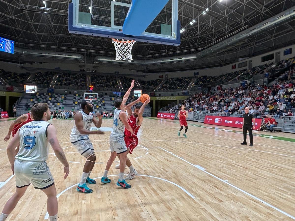 Un momento del partido entre el Jaén Paraíso Interior y el Ciudad Molina Basket
