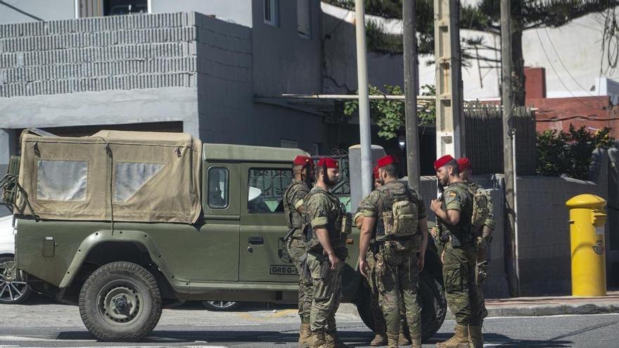 Doze migrantes detidos após apedrejarem e ferirem quatro militares no bairro ceutí de Benzú