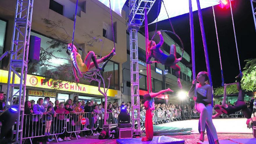 Las actuaciones musicales en la Noche Blanca quedaron deslucidas por la lluvia.