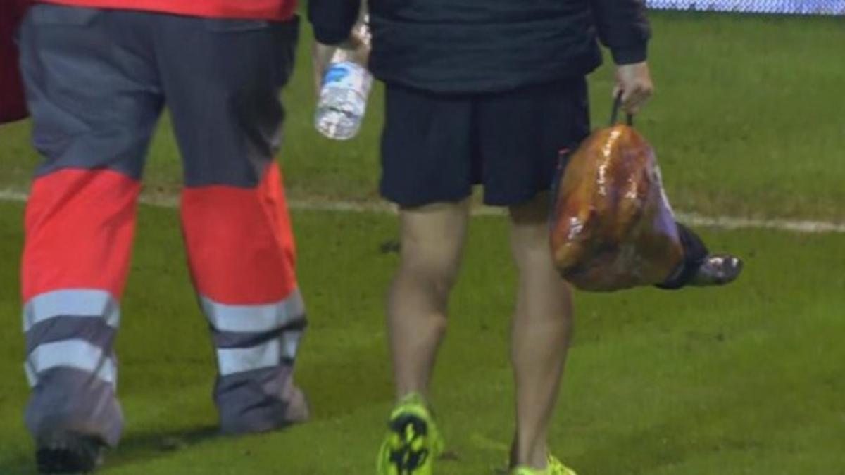 El curioso botiquín en forma de jamón usado por el Guijuelo ante el Atleti.