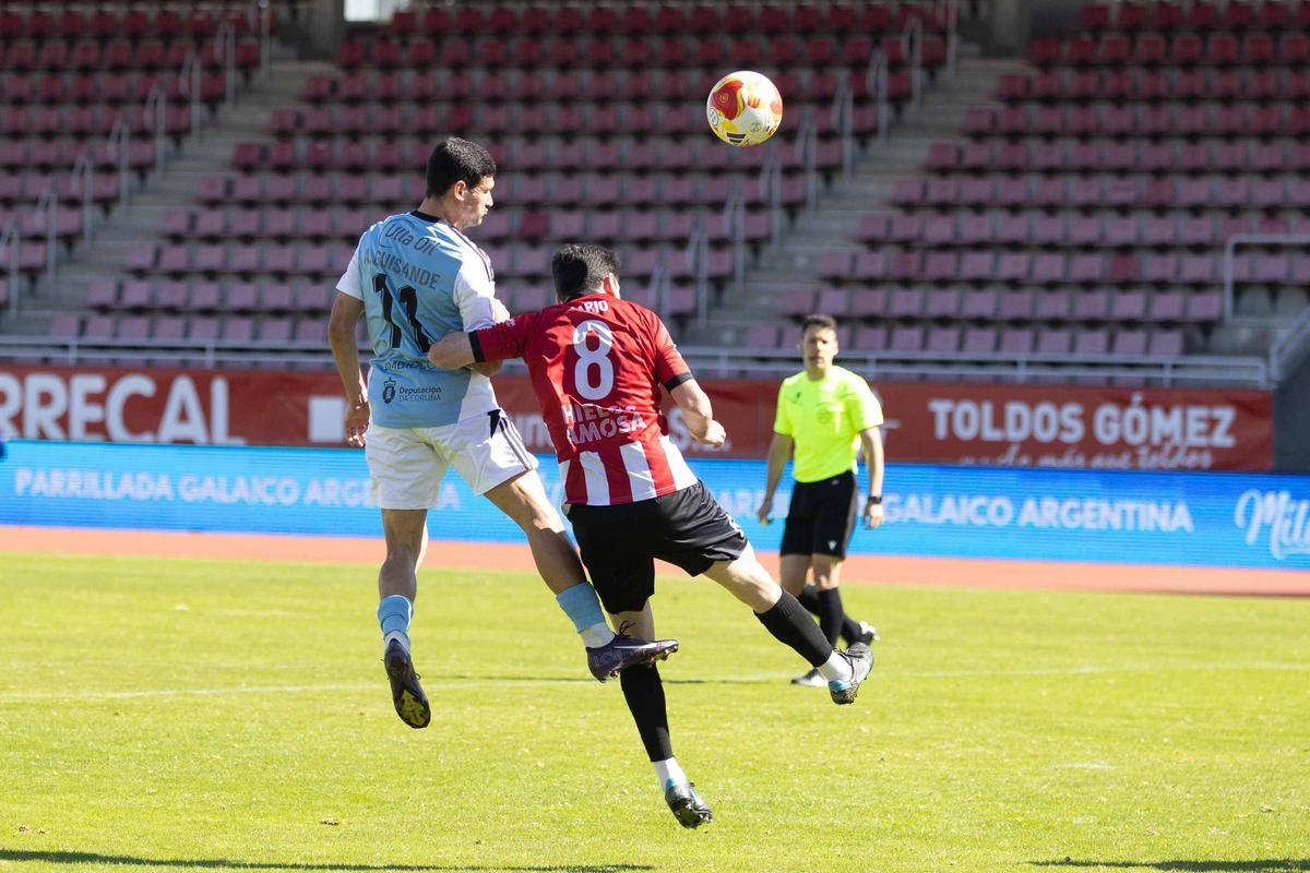 El Compostela pierde en San Lázaro y deja el liderato en bandeja El Compostela pierde en San Lázaro y deja el liderato en bandeja