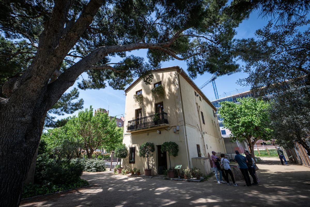 Masia Can Mestres y huerto urbano, uno de los espacios del Open Barri de Primavera en La Marina, que abre sus puertas dentro del Open House insólito en la Zona Franca.