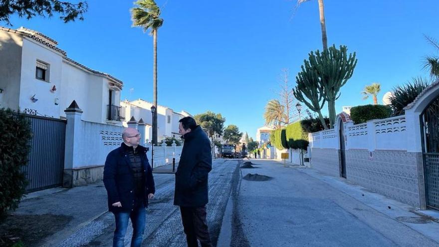 José Carlos Martín visita una de las actuaciones.