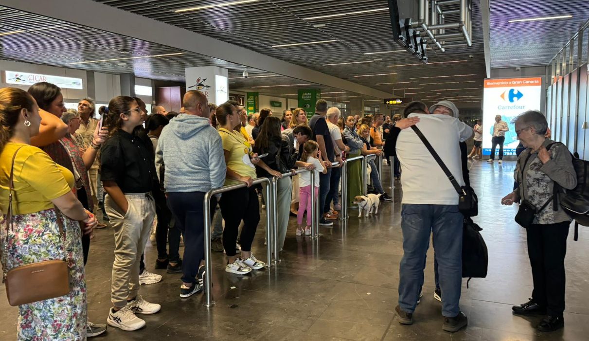 Llegada de los pasajeros que sufrieron el cierre del aeropuerto de Gran Canaria