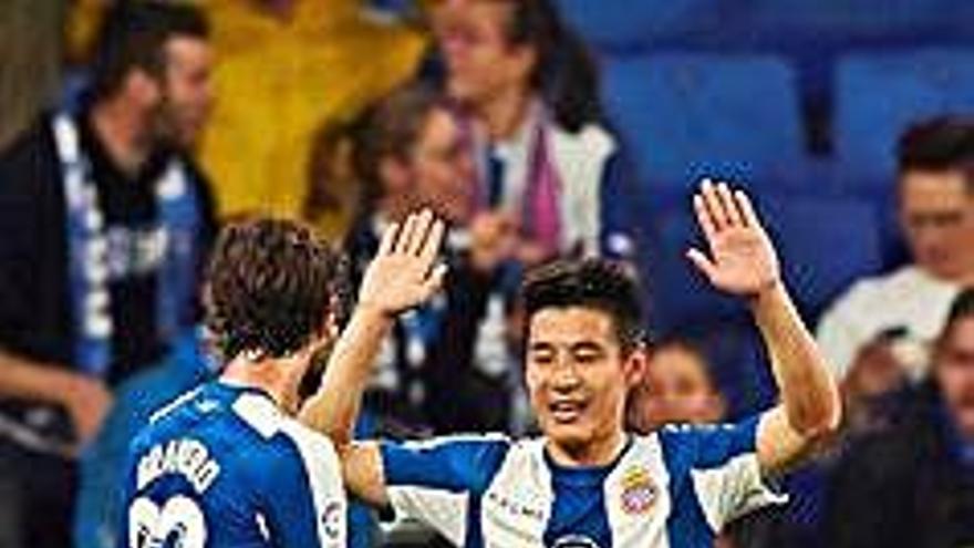 Celebració entre Granero i Wu Lei