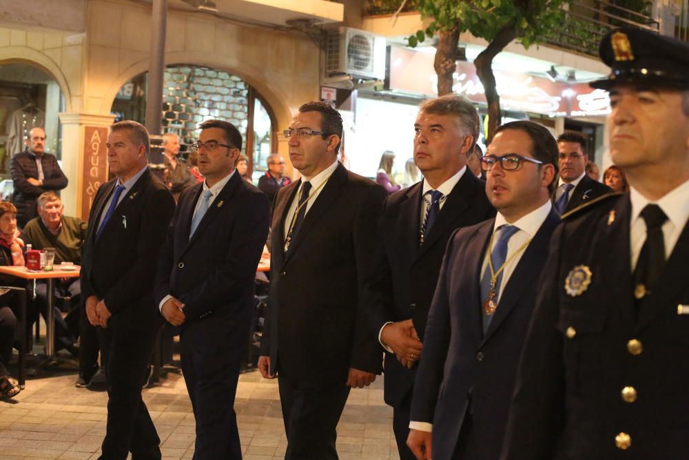 Varios momentos de la procesión de ayer en honor a la Verge del Sofratge que recorrió las calles del centro llenas de gente.