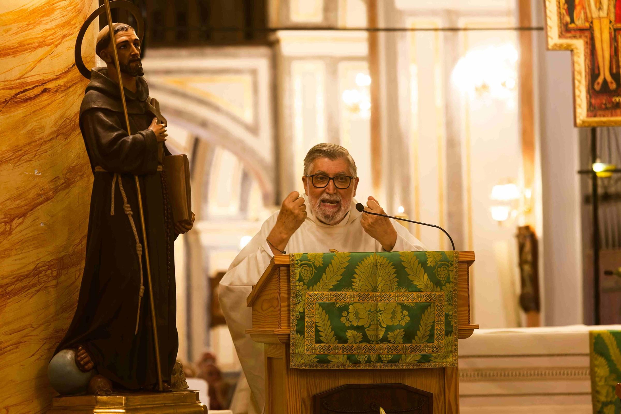 Galería | La Joventut Antoniana de Vila-real reparteix panets beneIts per la seua festa anual