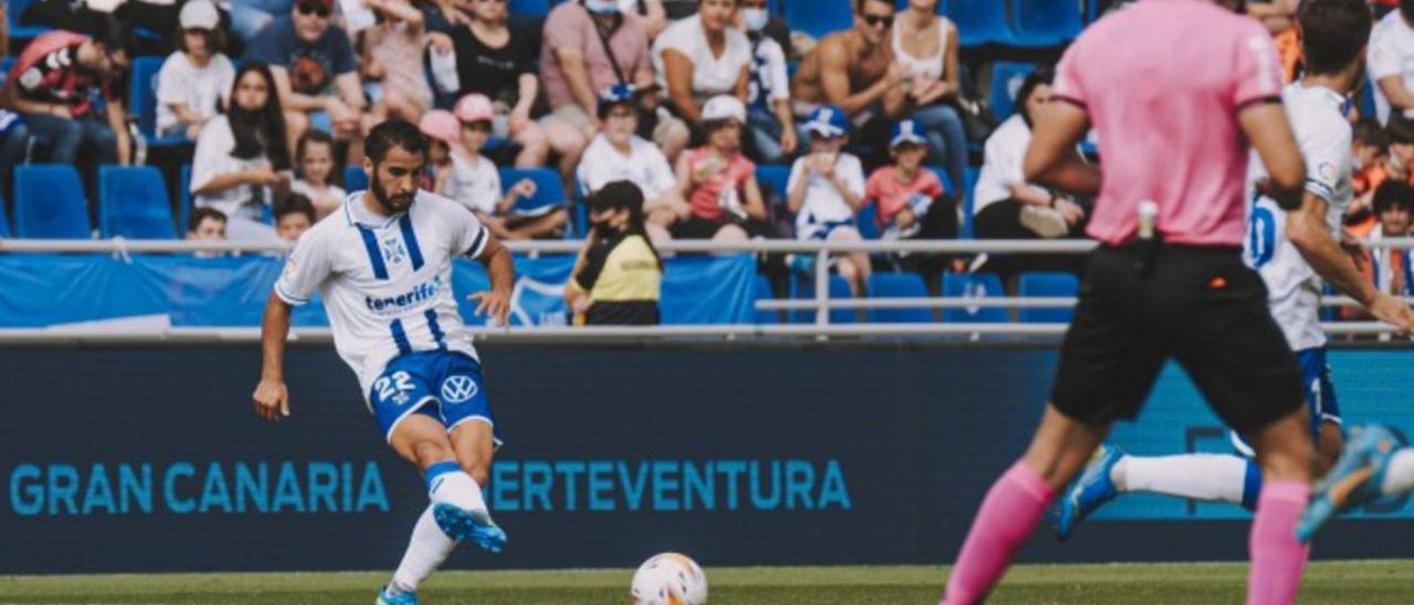 Mellot, durante un partido con el Tenerife en el Rodríguez López.