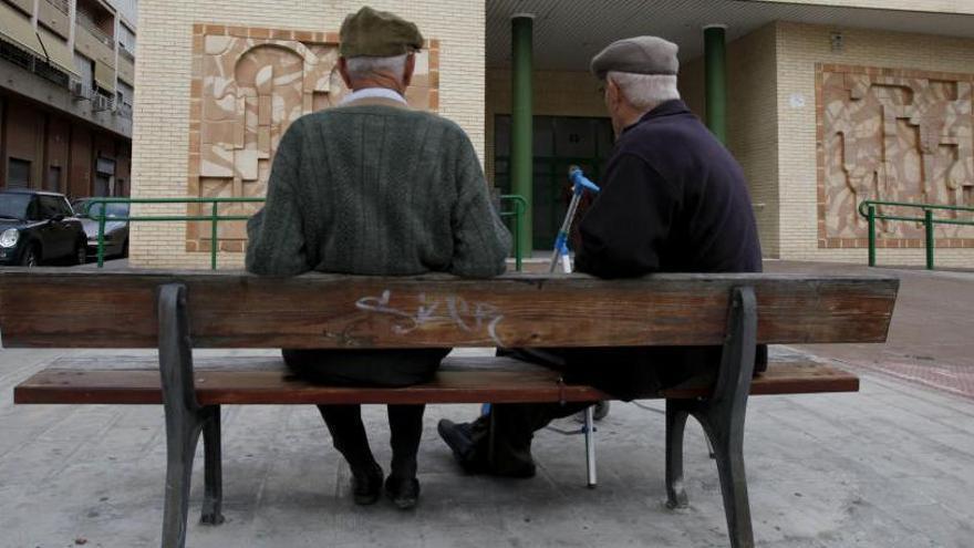 Dos personas mayores en Alicante