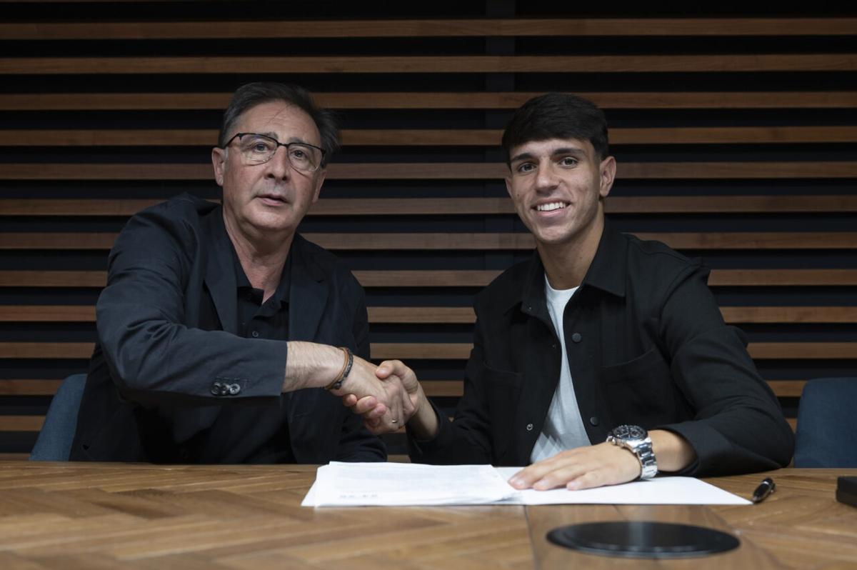 Loren Juarros y Izan Merino, renovado hasta 2028.