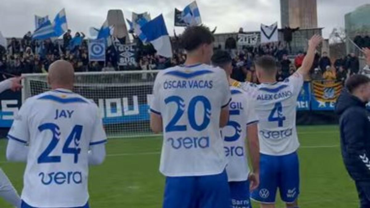 Jugadores del Europa, saludando a la afición