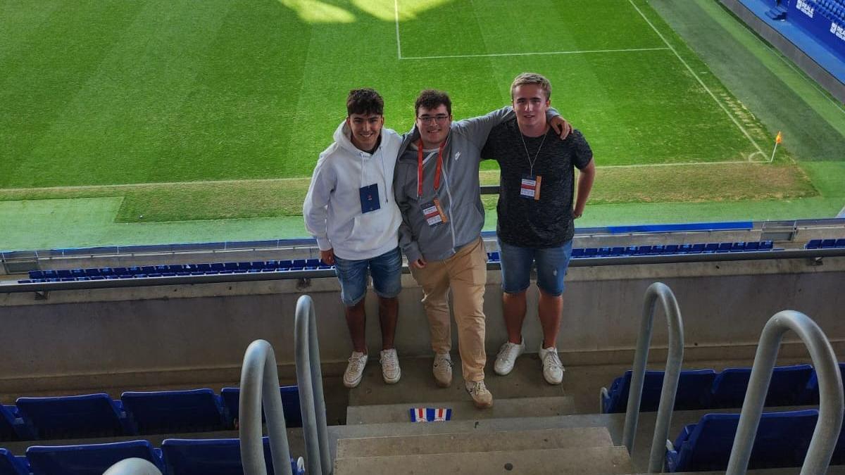 Los protagonistas de la mediática retransmisión, este domingo en el RCDE Stadium.