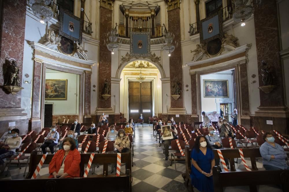 Abre la Basílica de la Virgen de los Desamparados