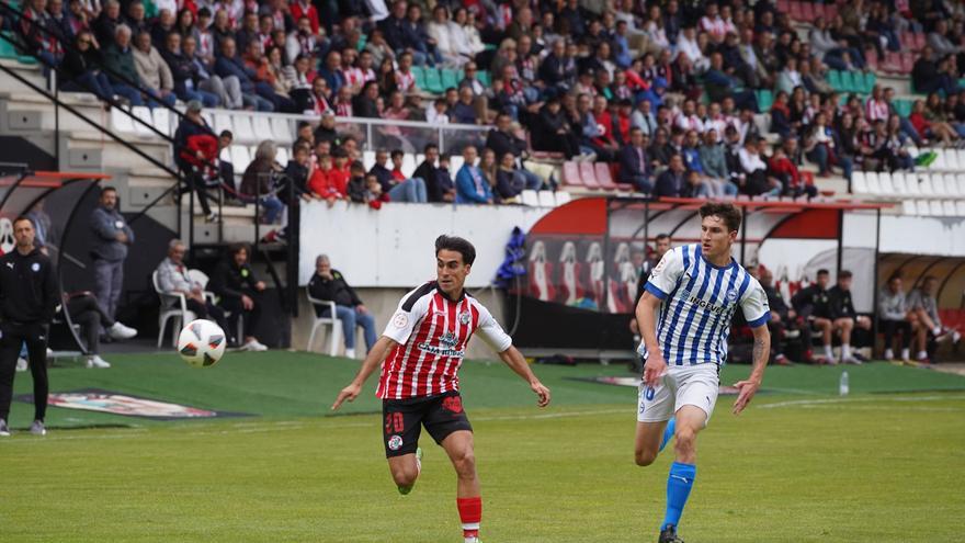 El Zamora CF irá vivo a Vitoria tras amarrar un empate frente a un Alavés B sin pegada