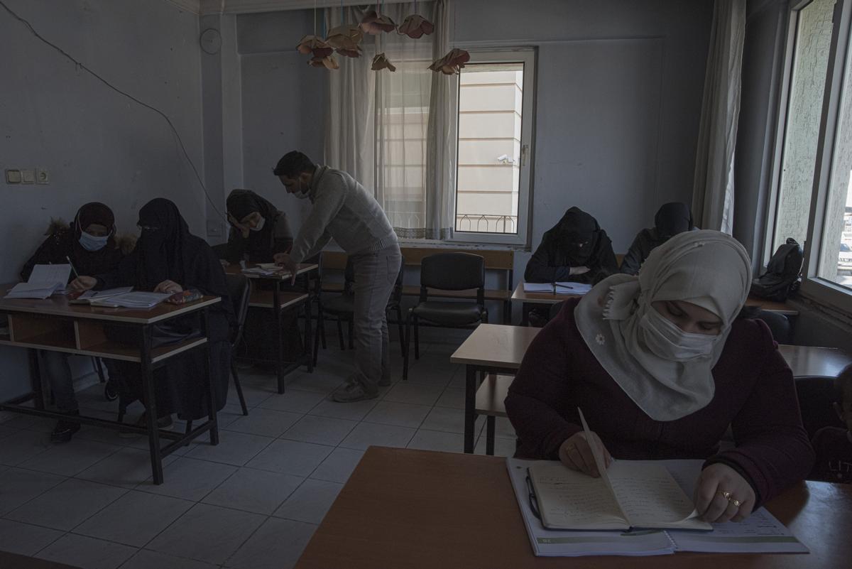 Refugiadas sirias estudian en Reyhanli