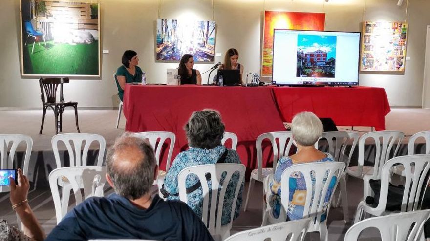 Actos de homenaje a María Casares en la sala de exposiciones del Auditorio cangués. | SANTOS ÁLVAREZ