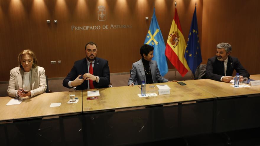 La secretaria de Estado de Transportes, Isabel Pardo de Vera, se reúne con los agentes sociales en Asturias