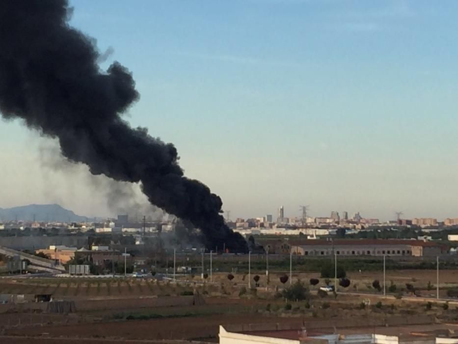 Incendio en un antiguo taller de FGV de Torrent