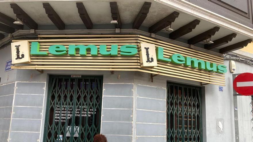 Ínsula Signa rescata rótulos históricos para preservar la memoria comercial de Canarias