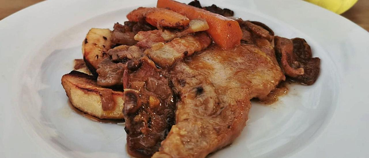 Costella de porc amb codonyat