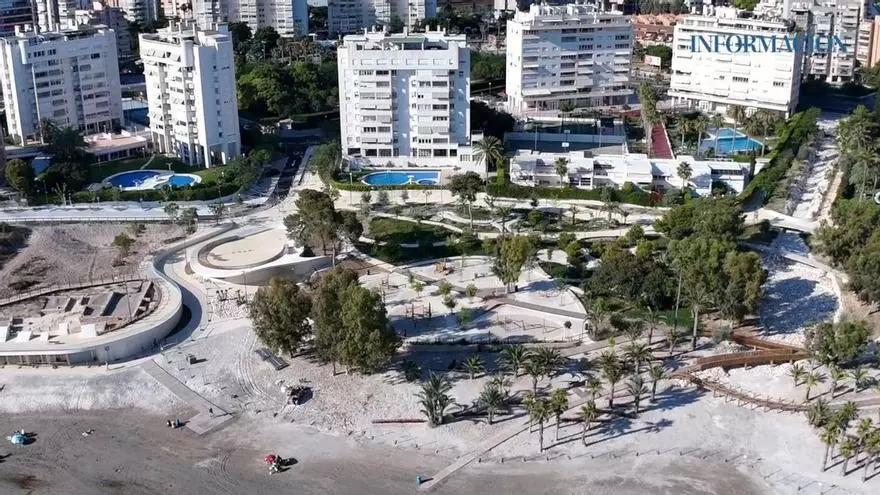 Así es el nuevo parque junto a la playa de la Almadraba