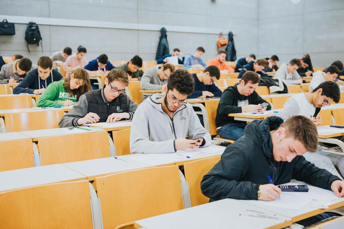 La UPCT tiene siete centros docentes que imparten una veintena de grados y una treintena de másteres oficiales.