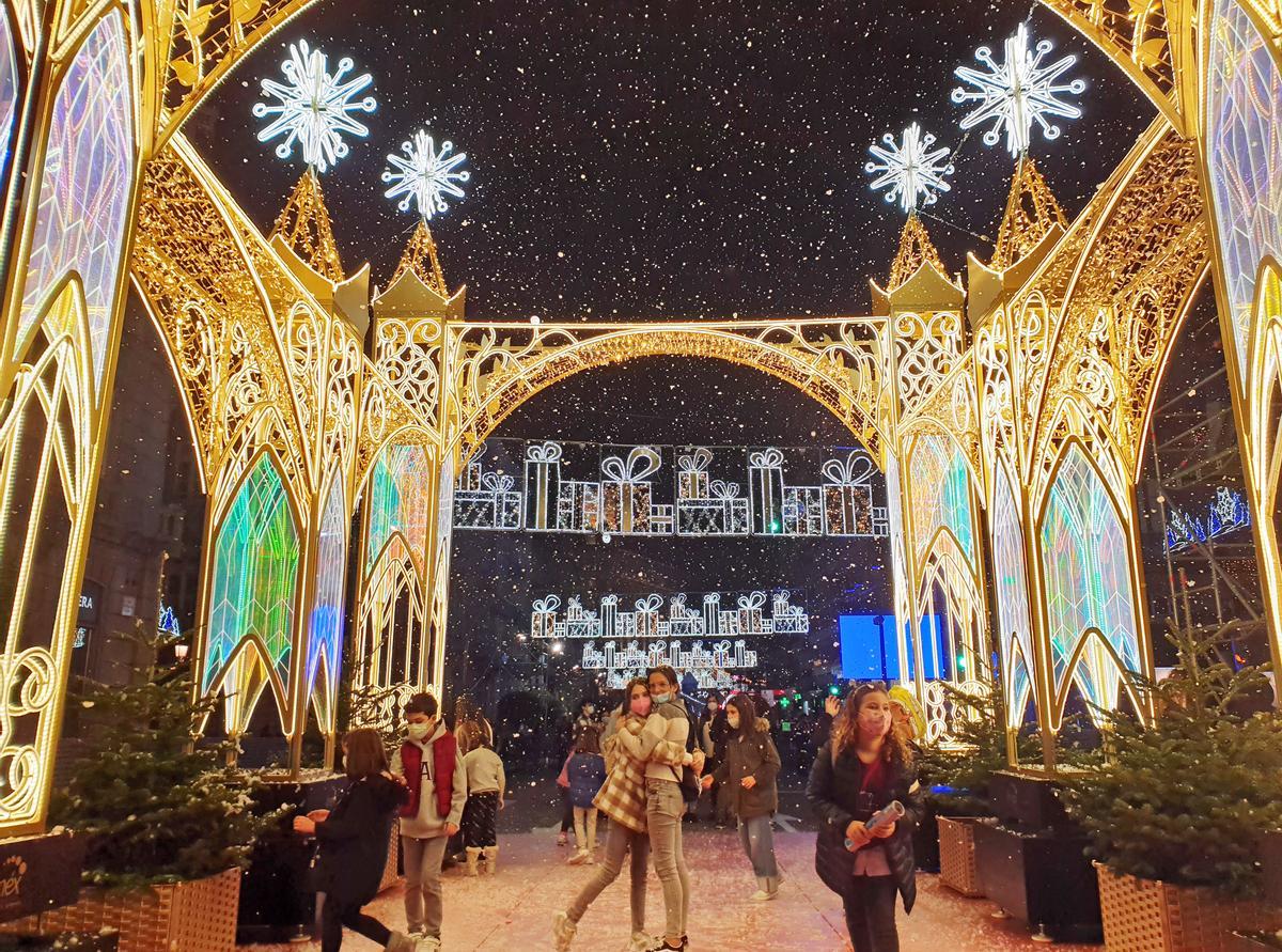 El Castillo Luminoso de la Navidad de Vigo ubicado en Policarpo Sanz.